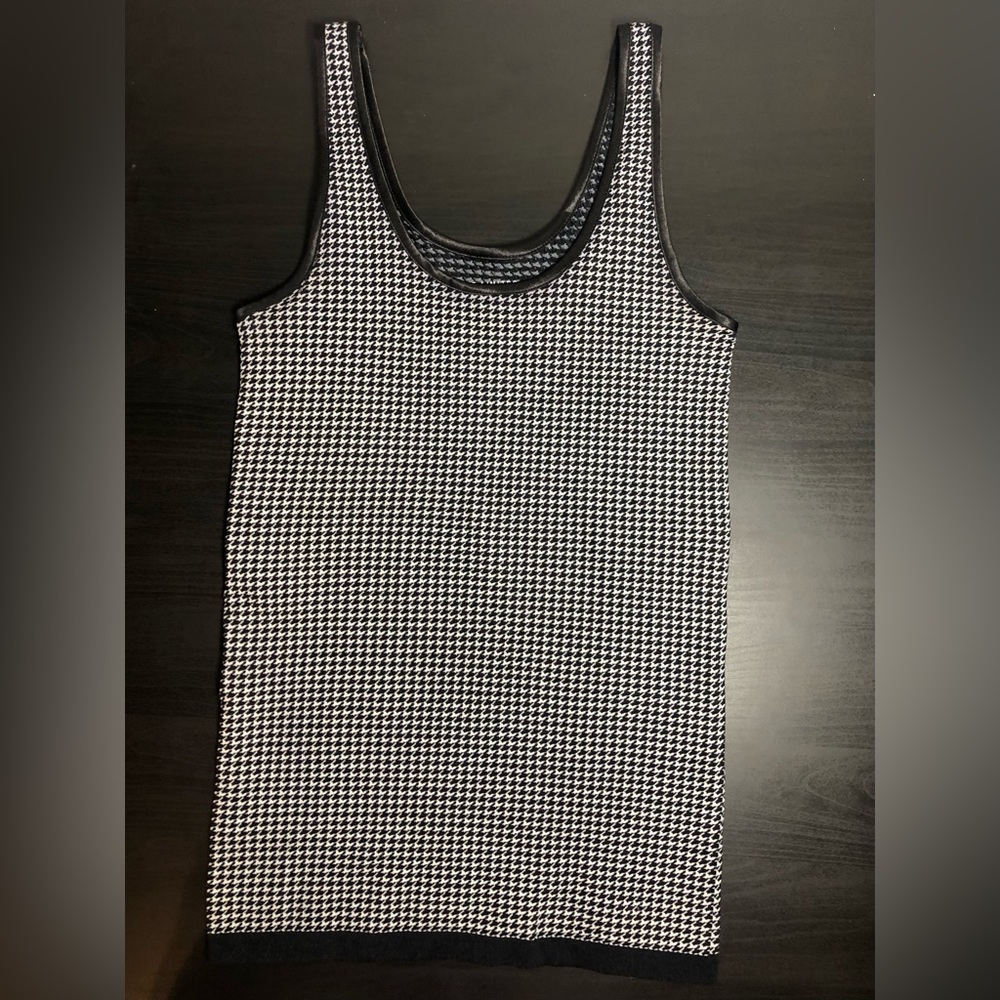 🍃Pick 3/$21- The Limited Black and White Tank Top- Size M
